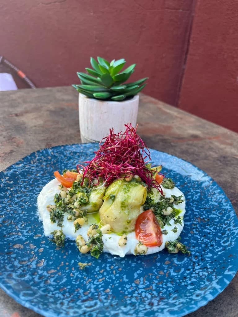 Artisjok met pijnboompitten en pesto