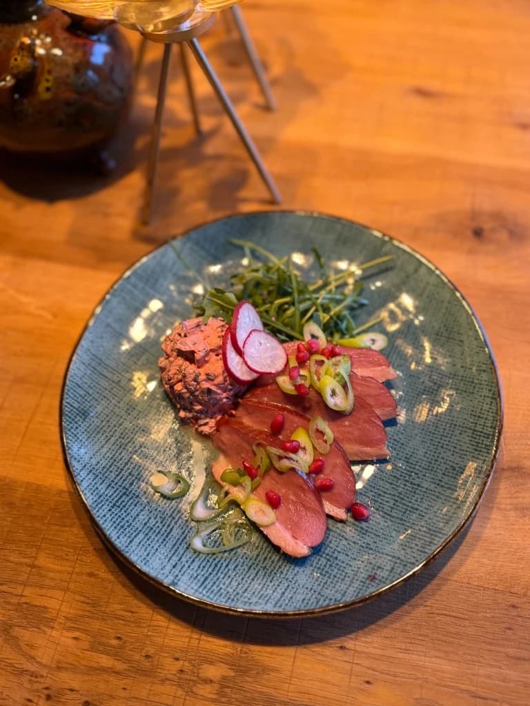 Gerookte eendenborstfilet met salade