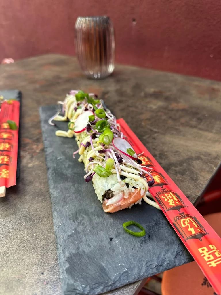 Sushi roll met zalm